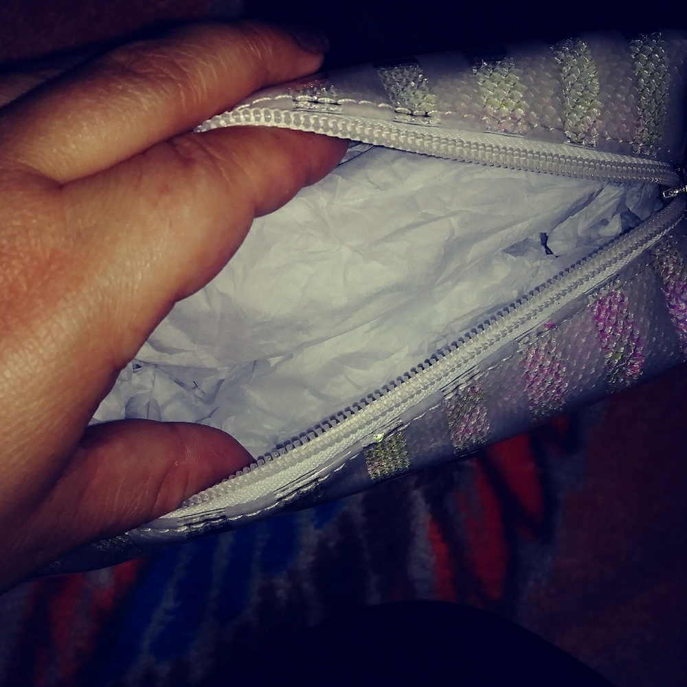 VS.brand new makeup accessories bag - Picture 2 of 4